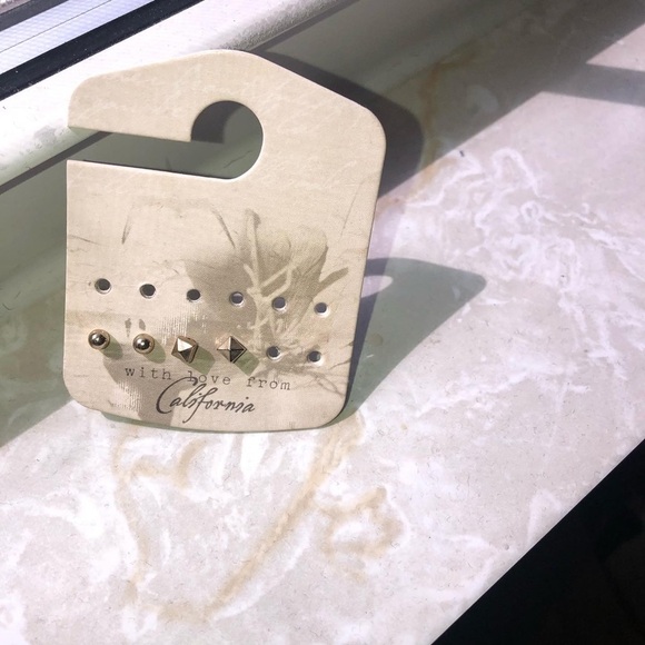 PacSun Boho Gold Stud Earrings NWT - Picture 1 of 2